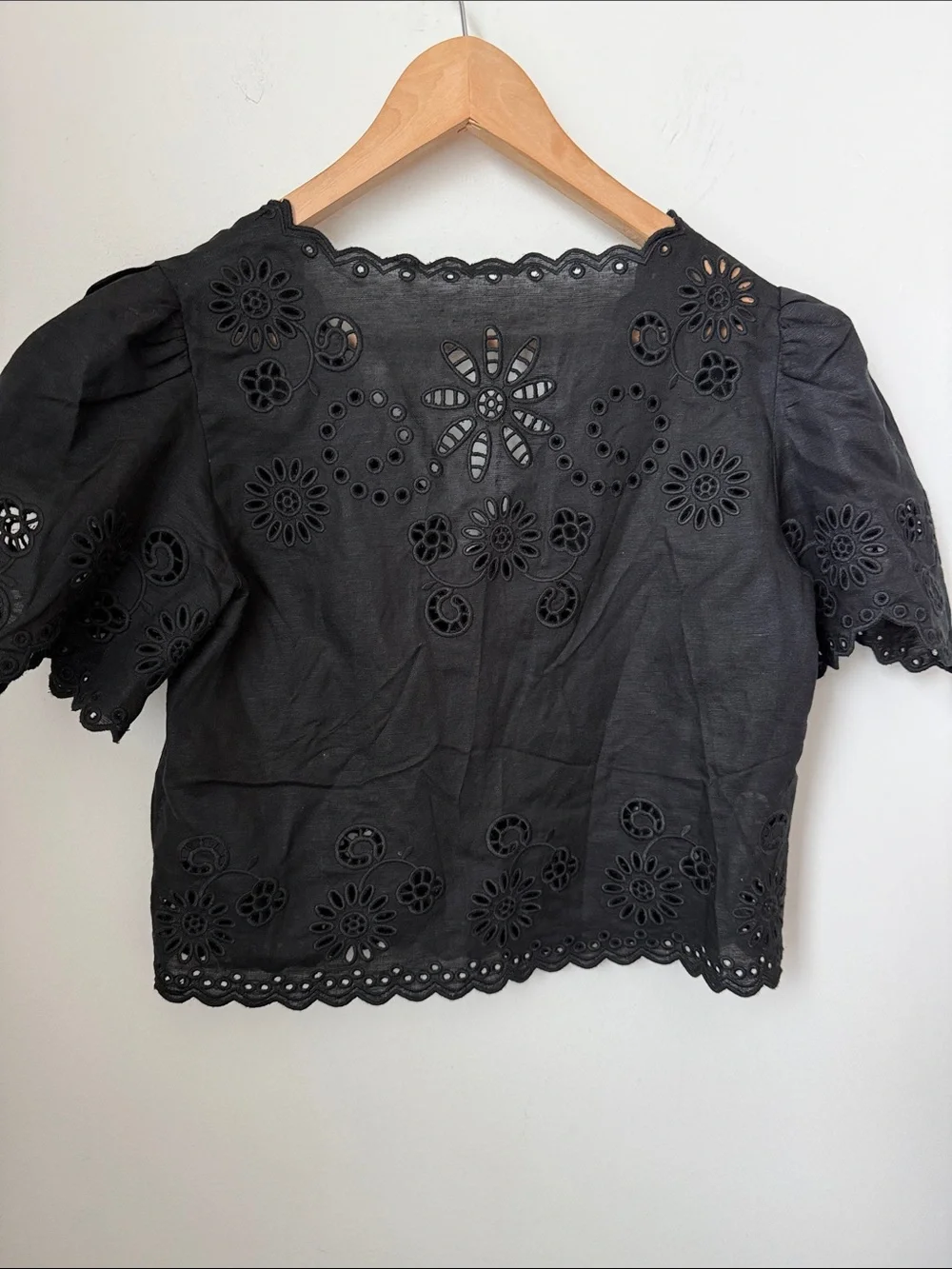 Elie Tahari Linen Blend Black Eyelet Scalloped Button-Front Blouse Size S - Picture 4 of 9